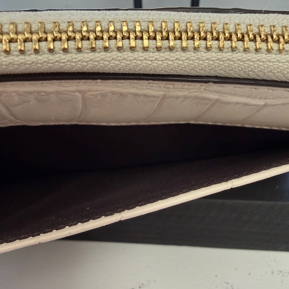 Coach Ivory Croc-Embossed Wallet - Picture 4 of 9